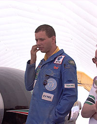 Jeremy Bliss explains the sequence of events to the team